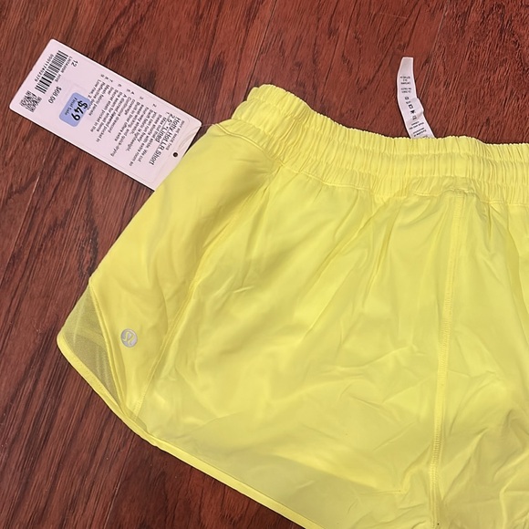 Lululemon Lululemon Hotty Hot Short LR 2.5"
Highlight Yellow size 12 - Picture 5 of 10